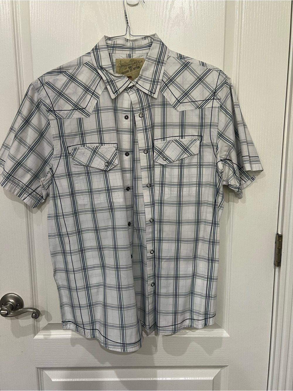 Snap Button White & Navy Plaid Short-Sleeve Button-Down Size: Large